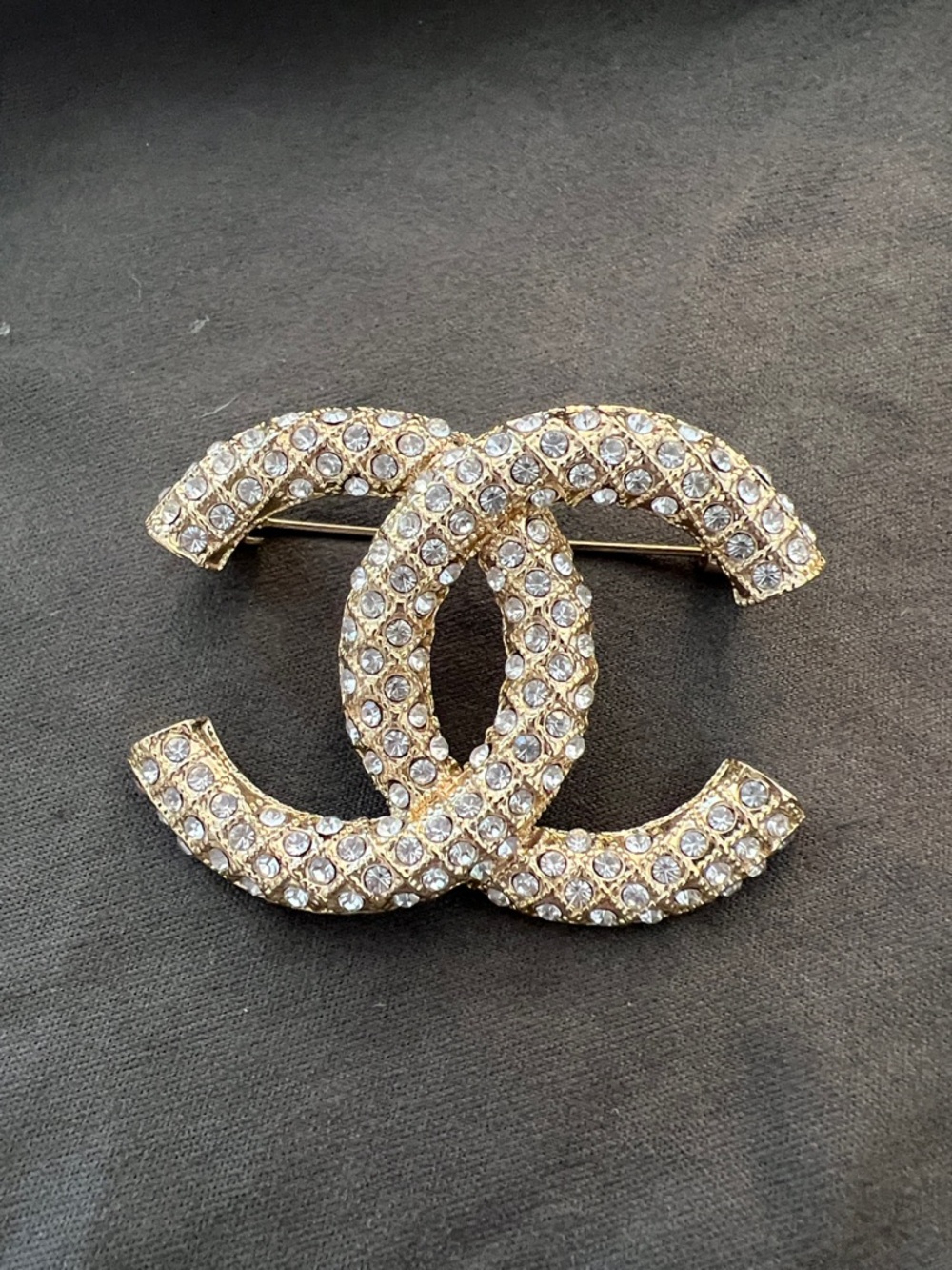 Crystal-Embellished Interlocking Logo Brooch - Gold